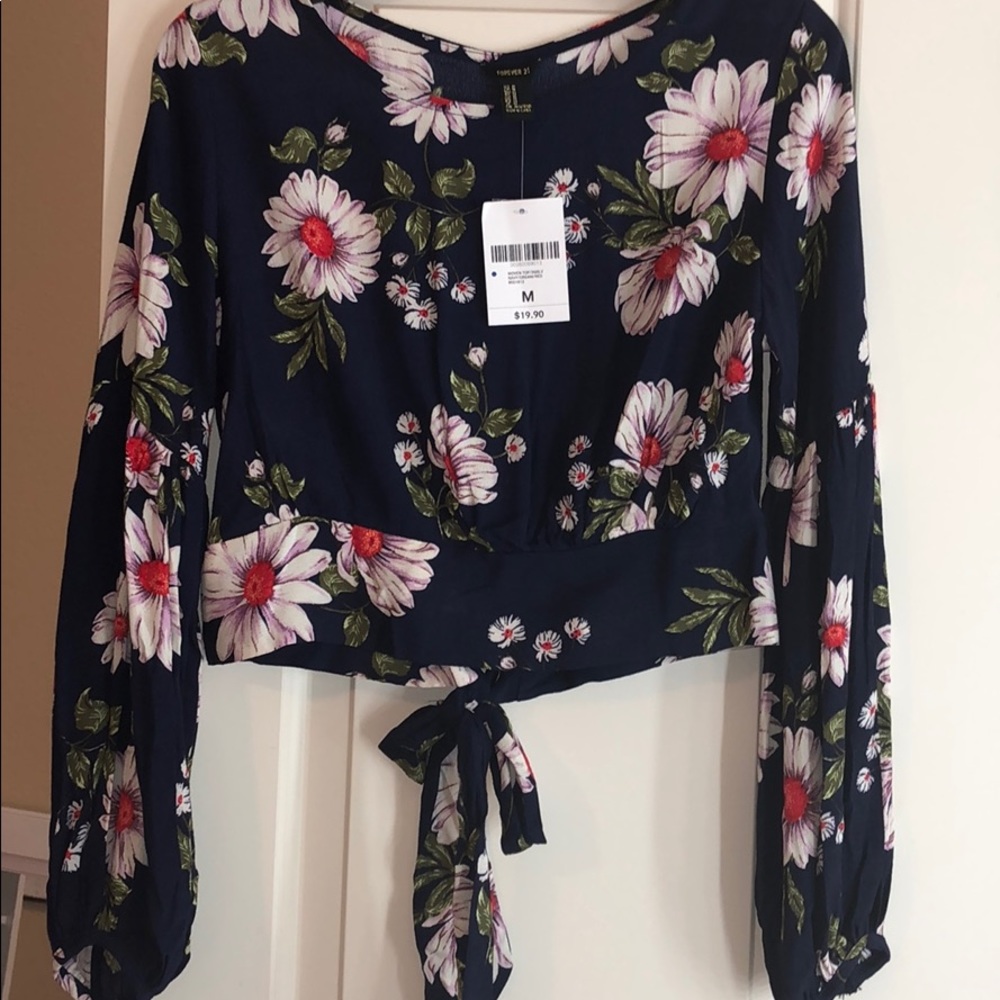Floral cropped long sleeve top
